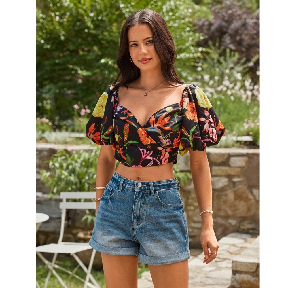 Off the Shoulder Floral Puff Sleeve Shirred Sweetheart Neck Crop Top in Black - Picture 7 of 11